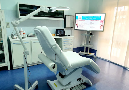Immagine Dott. Davide Fattore - Dermatologo, Tricologo, Medico Estetico Caserta 3