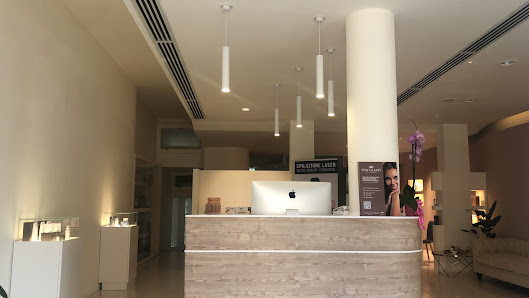 Immagine Stay Classy - High Class Beauty 2