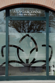 Immagine À La Garçonne Hair, Nail & Beauty 1