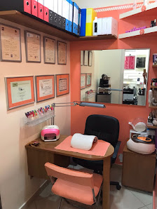 Immagine PARRUCCHIERE UNISEX - CENTRO ESTETICO - NAILS " STRANE IDEE PER LA TESTA " ALBANO LAZIALE 4