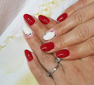 Immagine SHINY NAILS di Roca Alexandra, Studio Ricostruzione Unghie 3