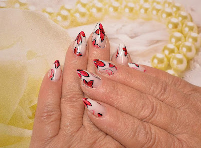 Immagine SHINY NAILS di Roca Alexandra, Studio Ricostruzione Unghie 4