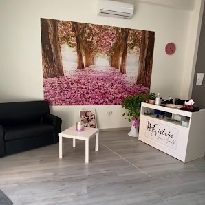 Immagine Sisters Hair & Beauty - Estetista e Parrucchiera 3
