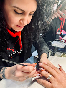 Immagine MS NAIL STUDY - Studio delle Unghie - Corsi di Ricostruzione Unghie e Trattamenti di MICHELA SANTARSIERI 2