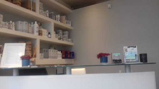 Immagine CND SHELLAC CERTIFIED SALON ESTETICA EASY CHIC DI FACCHINETTI CLAUDIA 1