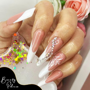 Immagine Beauty Palace FV Academy -Corsi di Formazione per ricostruzione unghie e make up 2