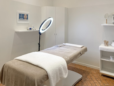 Immagine Revolution - Facial & Wax 1