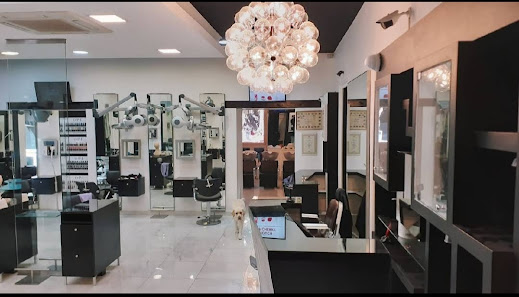 Immagine Team Leo Piazza Amedeo 15 | Parrucchiere & Centro Estetico 4