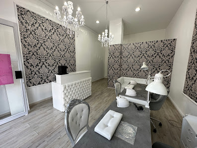 Immagine Mani Magia centro estetico & ricostruzione unghie 3