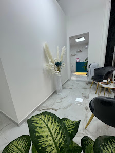 Immagine FabIla Beauty - Nails Vomero - Trattamenti Viso Vomero - Trattamenti Corpo Vomero - Epilazione Laser Vomero - Estetica Vomero 1