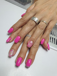 Immagine Enry Nails And Beauty Centro Estetico - Trucco Semipermanente 2