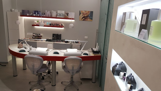 Immagine Ricostruzione Unghie Soluzione Mani 1