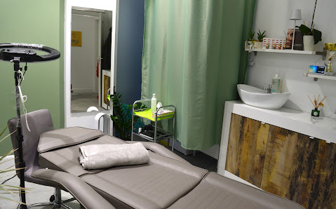 Immagine H&G Helene Ghiraldini (Trucco Semipermanente - Corsi Extention Ciglia) 1