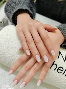 Immagine CND SHELLAC CERTIFIED SALON CENTRO DI ESTETICA E BENESSERE DI LAURA SICUREZZA 1