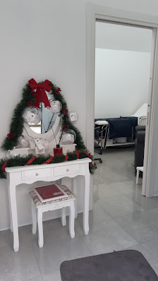 Immagine Beauty Cris - Epilazione Laser, Radiofrequenza, Pressoterapia, Epilazione e ciglia, Manucure e pedicure trucco 3