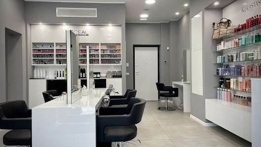 Immagine KRIZIA BEAUTY SALON - Salone Autorizzato CDC Parrucchieri 1