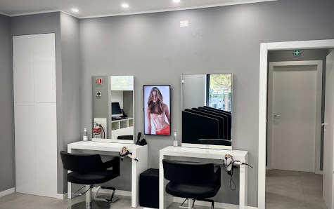 Immagine KRIZIA BEAUTY SALON - Salone Autorizzato CDC Parrucchieri 3