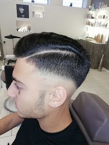 Immagine L'arte del capello barberia estetica solarium 4