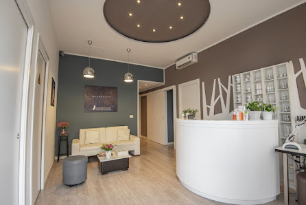 Immagine Esteticamente Centro Estetico - Tratto Viso Antiage di Santonocito Cristina 2