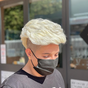 Immagine VREVOLUTION PARRUCCHIERE ED ESTETICA 1