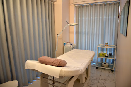 Immagine The Queens of Beauty Y.A. 1