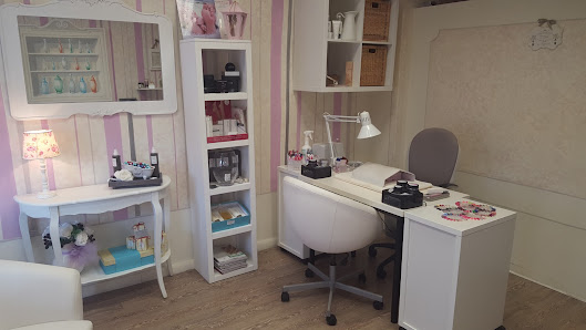 Immagine Centro Estetico Piacenza - Specializzato in Unghie Ciglia e Sopracciglia Esthetique di Ambra 1