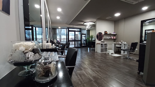 Immagine Donna In Istituto di bellezza corpo e capelli 1