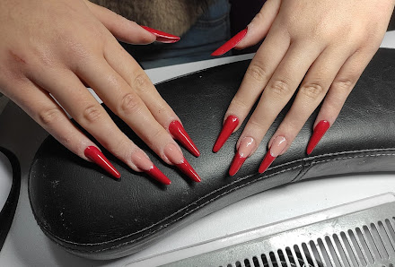 Immagine Ricostruzione unghie Aprilia - Nail Art di Emanuela 2