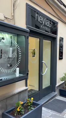 Immagine Heylash | Extension Ciglia, Microblading, Laminazione a Napoli 3