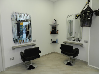 Immagine Luisa Charme - Acconciatura Estetica - Parrucchiere Unisex 1