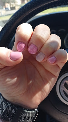 Immagine Poppy Nails 1