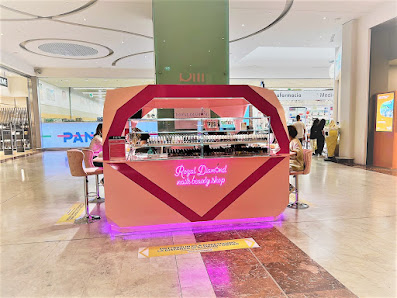 Immagine Royal Diamond Nails Beauty Shop - Chiosco Nails 2