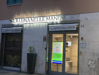 Immagine La Luna Nelle Mani ️ Wellness & Beauty 2