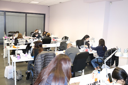 Immagine Enshade Cosmetics (corsi ricostruzione unghie e vendita prodotti nails) 1