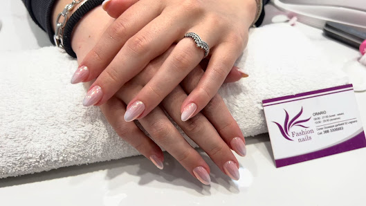 Immagine fashion nails 3